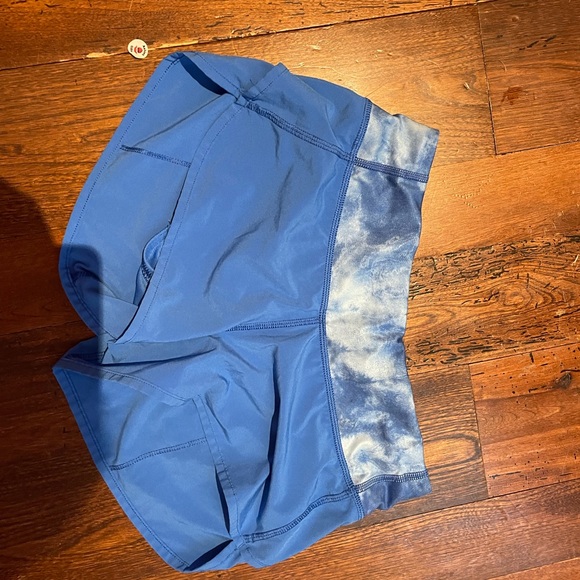 Lululemon shorts size 2 - Picture 2 of 3
